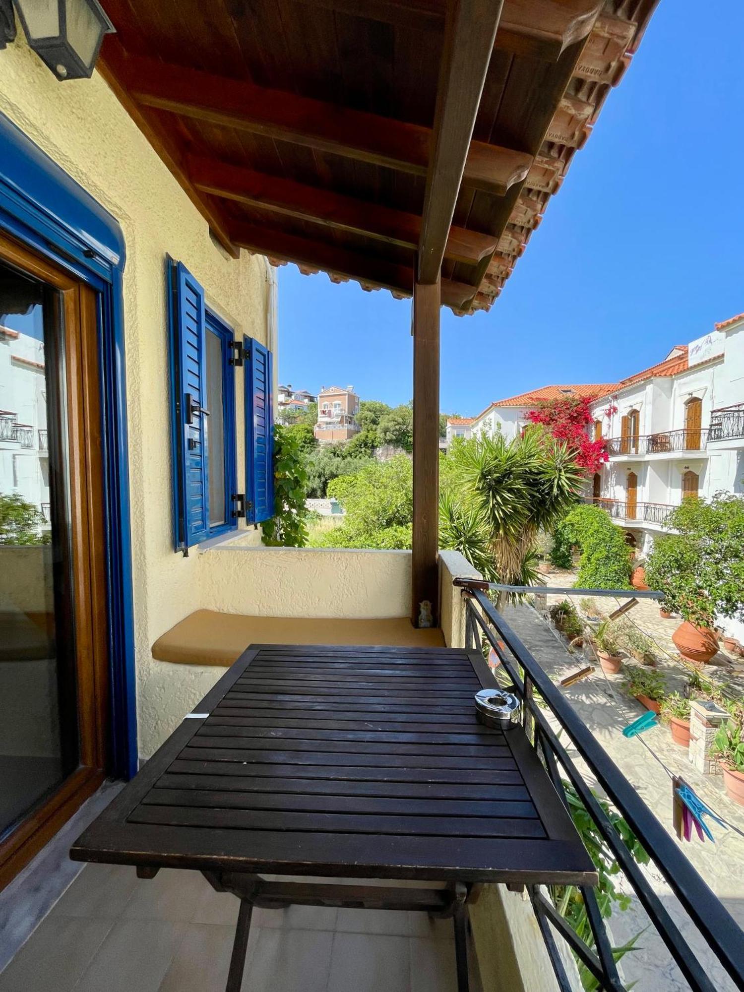 Jimmy'S Place Ormos  Екстер'єр фото