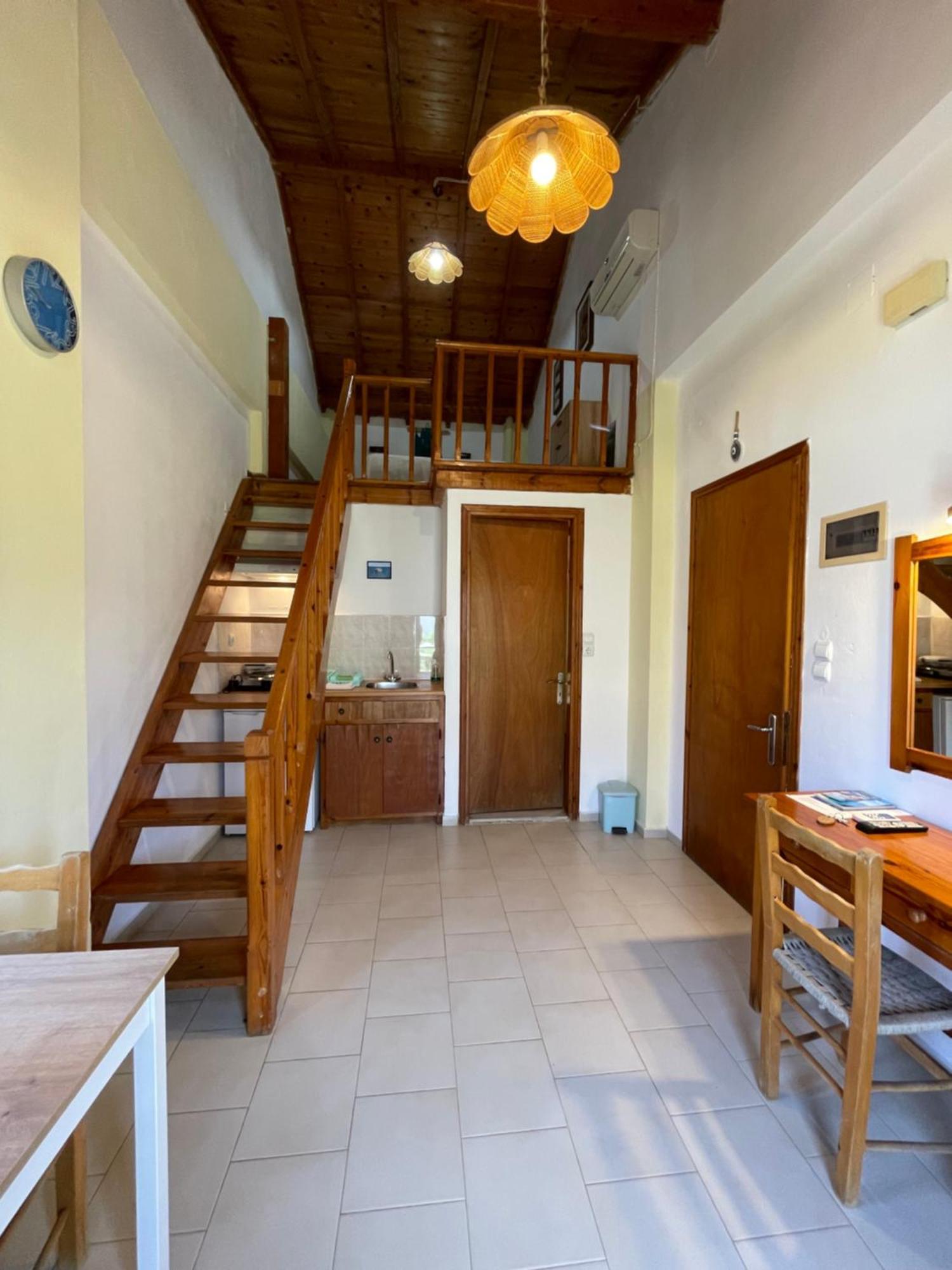 Jimmy'S Place Ormos  Екстер'єр фото