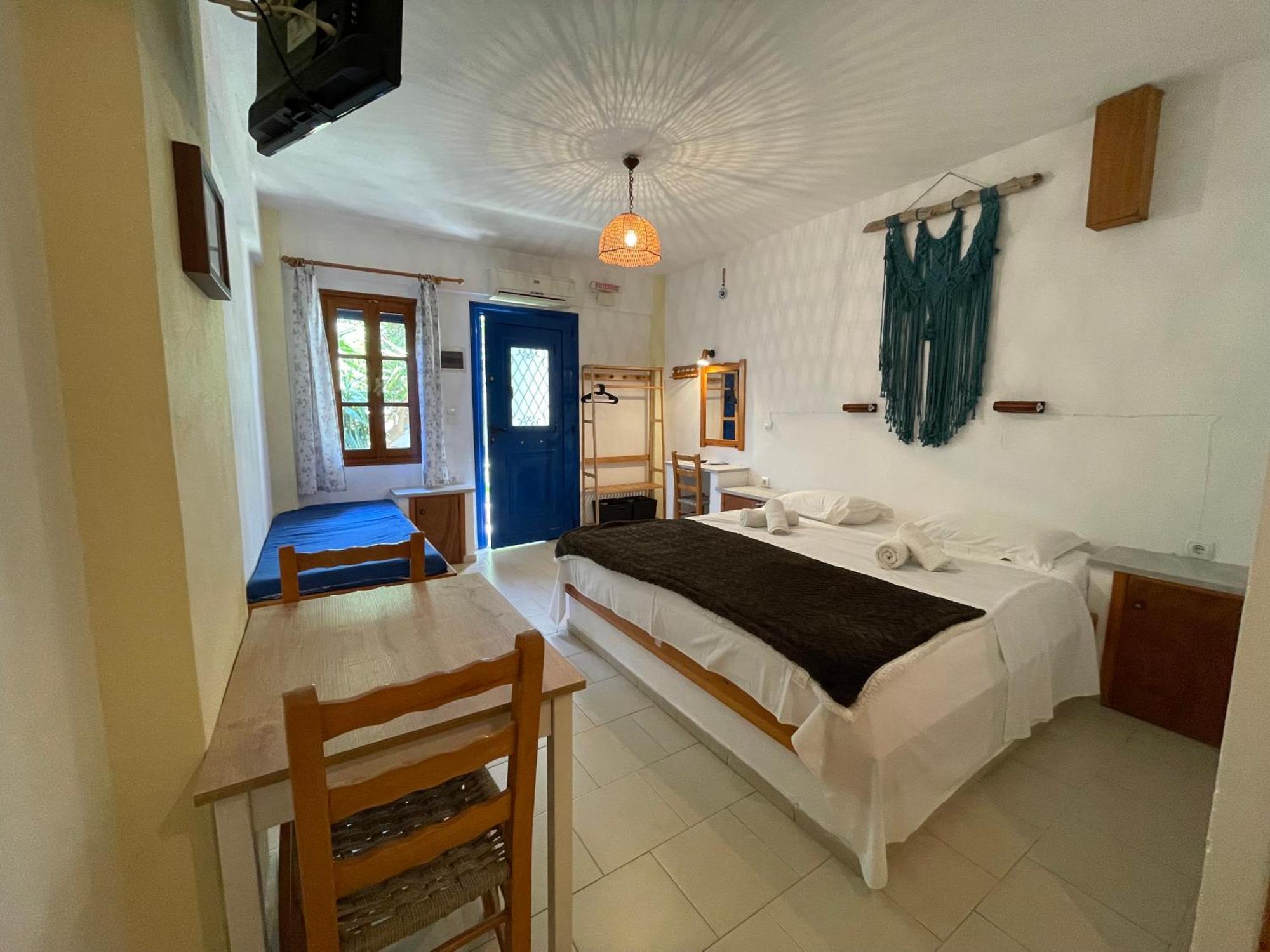 Jimmy'S Place Ormos  Екстер'єр фото