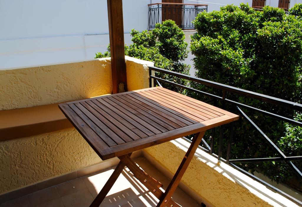 Jimmy'S Place Ormos  Екстер'єр фото