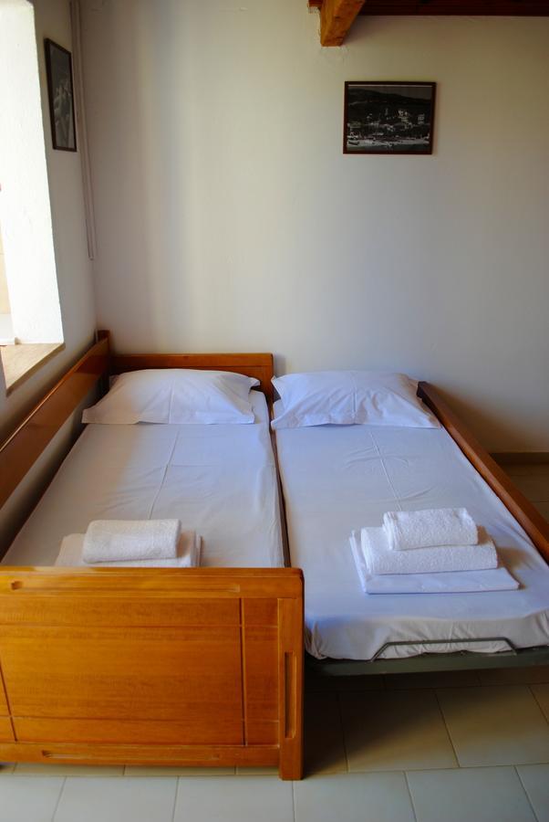 Jimmy'S Place Ormos  Екстер'єр фото